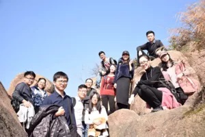 课题组全体人员去苏州天平山观赏...